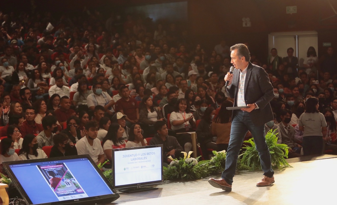 Pide Cuitláhuac García a jovenes evitar caer en las drogas y delincuencia