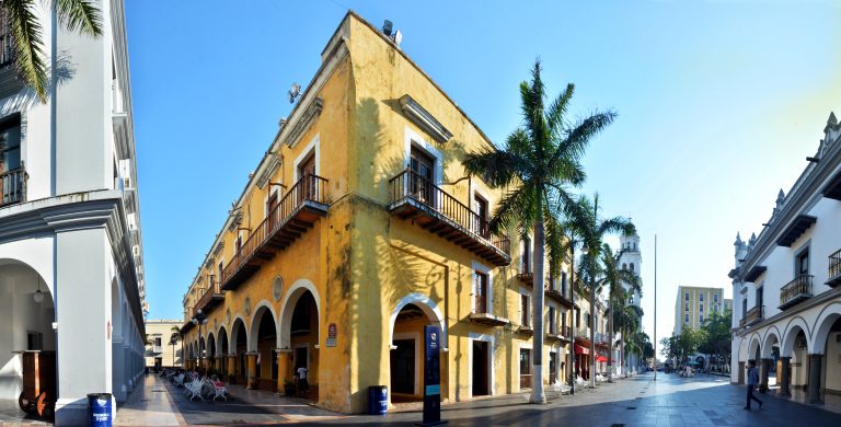 Presenta IVEC la “Mochila fotográfica” de Manuel Manero