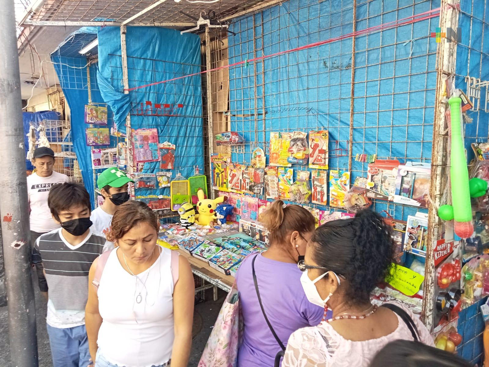 Comerciantes de juguetes alrededor del mercado Hidalgo de Veracruz registran bajas ventas
