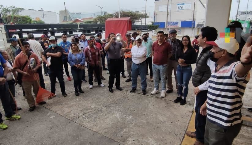 Cerca de 200 personas limpian la ciudad de Coatzacoalcos