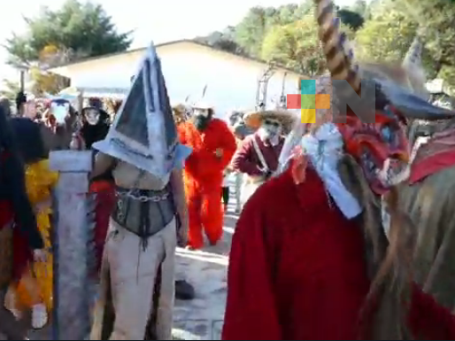 Parada de banderas en comunidades de Huayacocotla anuncian carnavales