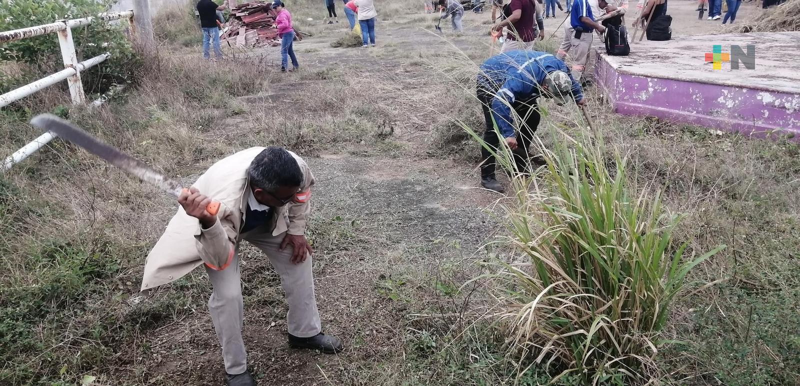 Personal sindicalizado del ayuntamiento de Coatzacoalcos limpió instalaciones de Expo Feria