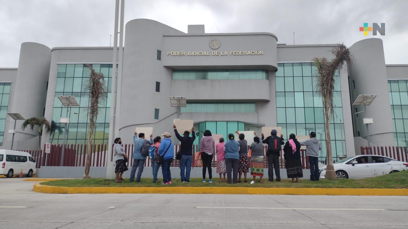 Ejidatarios de San Andrés Tuxtla se manifestaron frente al Poder Judicial en Boca del Río