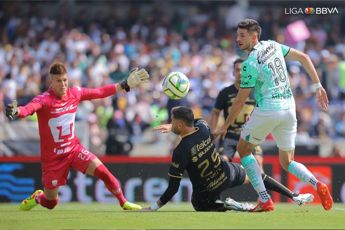 Golea Pumas a León