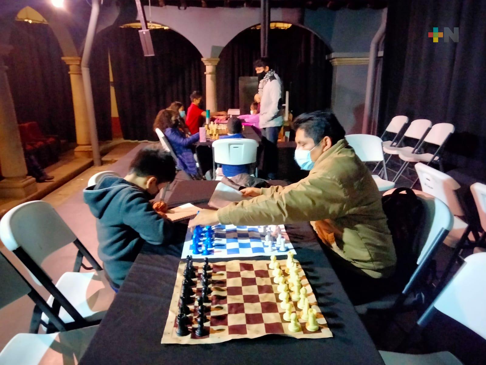 Cada sábado ofrecen talleres de ajedrez en el Centro Recreativo Xalapeño