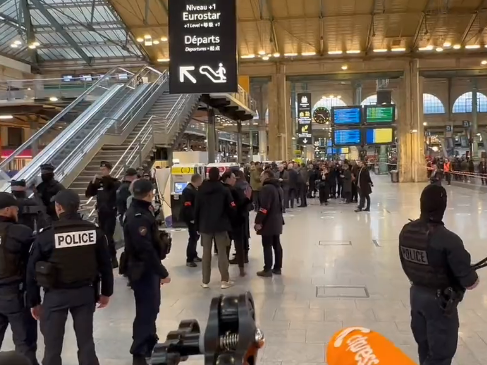 Seis personas heridas con arma blanca en estación de tren en París