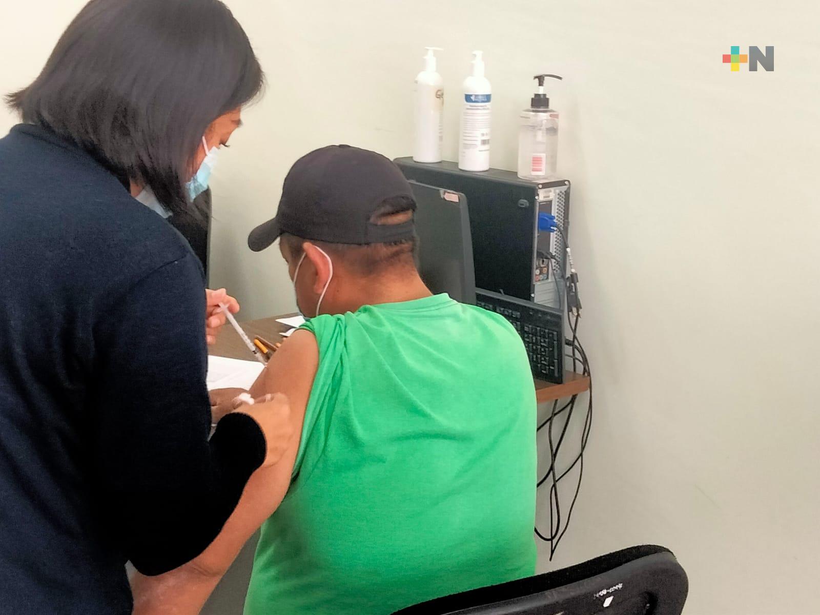 Se mantiene vacunación anticovid en Xalapa