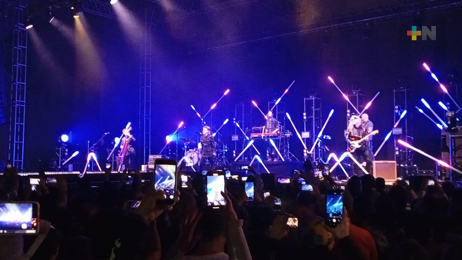 Café Tacvba hace vibrar al WTC Veracruz