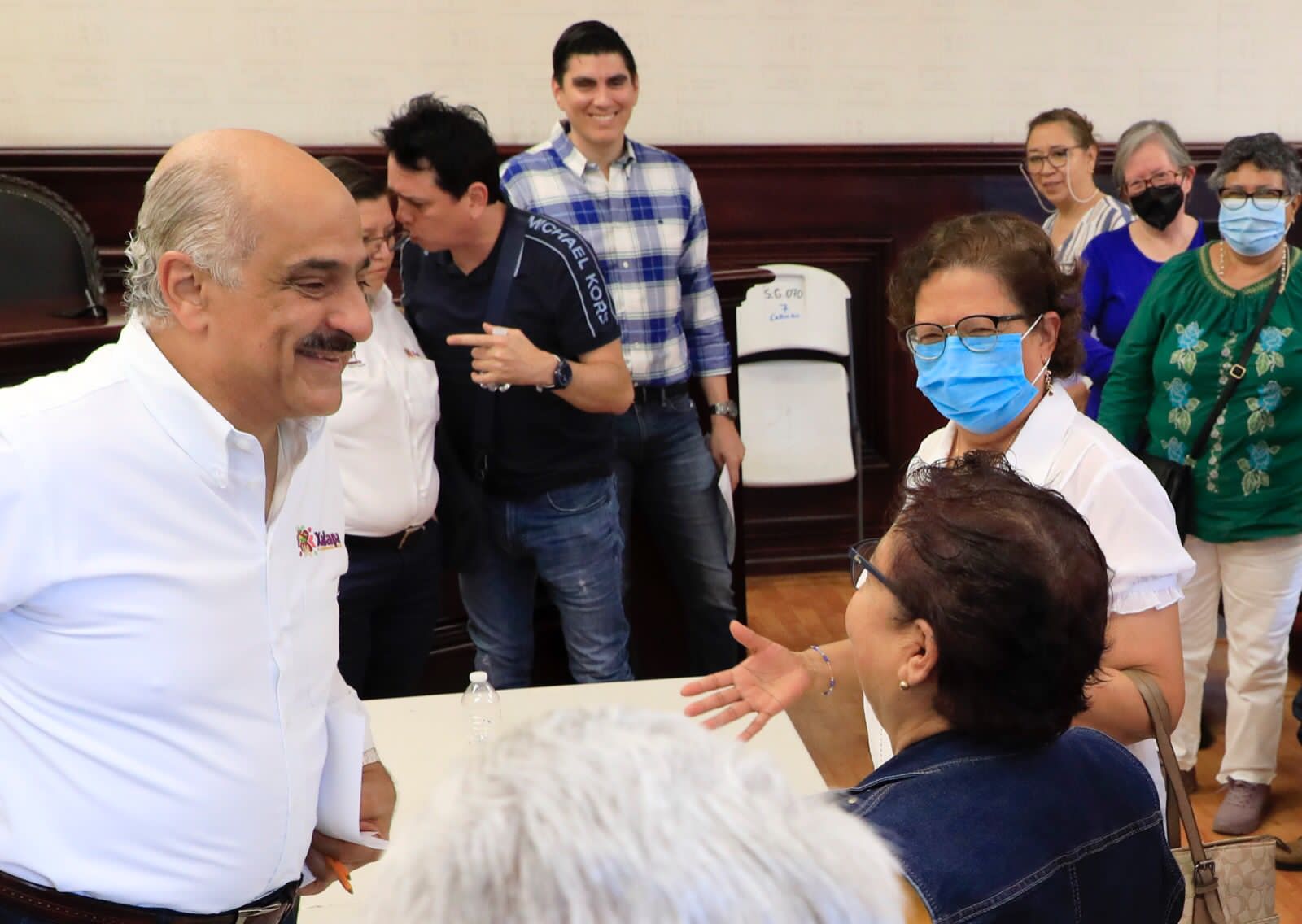 Atiende Ayuntamiento de Xalapa a vecinos de Santa Rosa