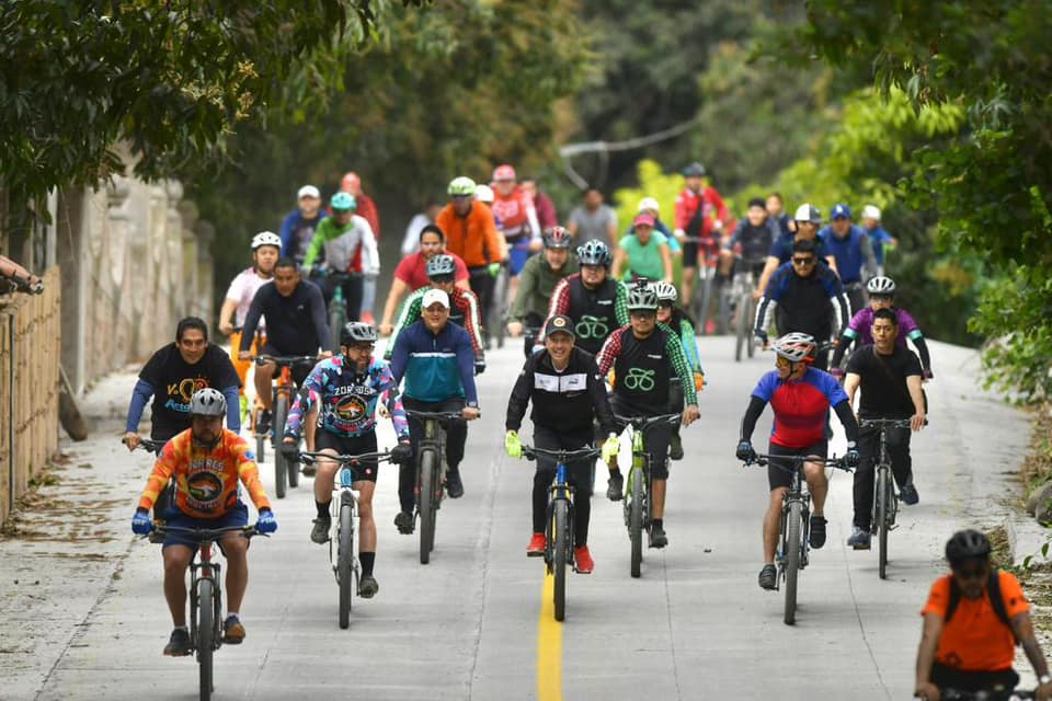 Cuitláhuac García recorre en bicicleta obra realizada en Actopan