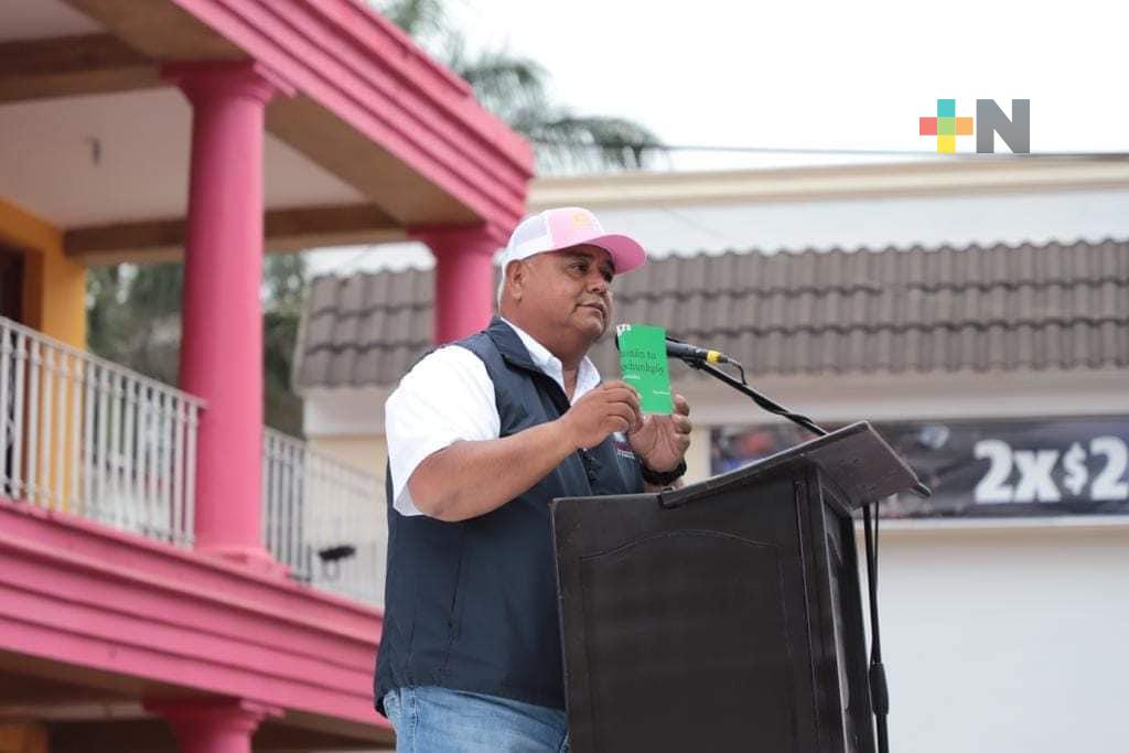 En Ozuluama, Eric Cisneros inaugura el programa «Reciclando para educar»
