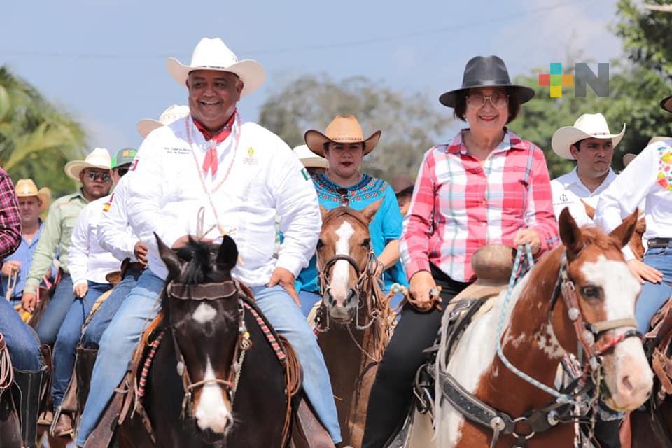 Lidera exitosa «Cabalgata Orgullo Cuenqueño»,  de Tlacojalpan a Otatitlán, Eric Cisneros