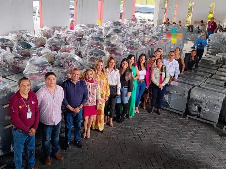 Beneficia DIF Estatal a familias de Yanga con proyectos productivos