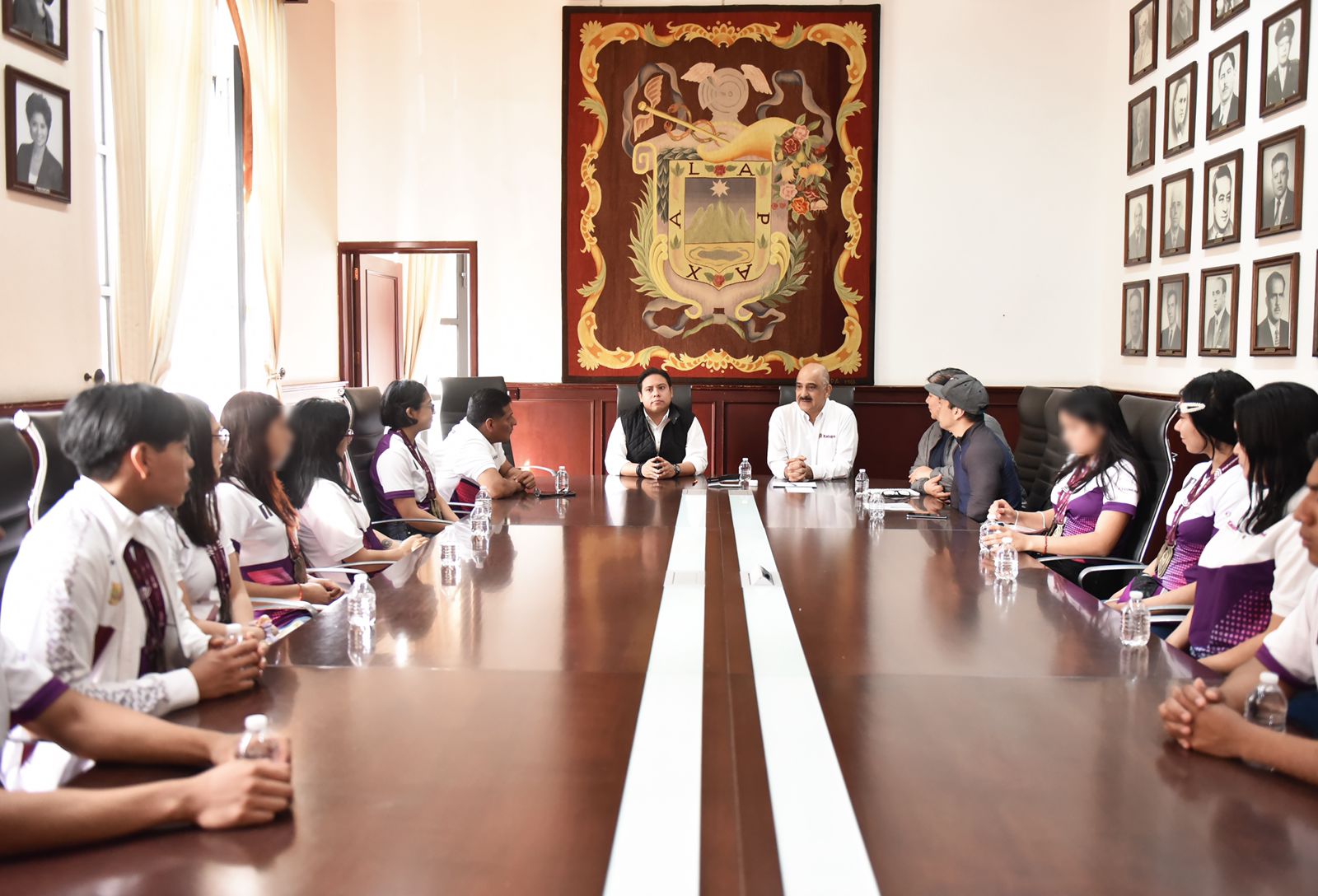 Alcalde Ricardo Ahued se reúne con jóvenes deportistas