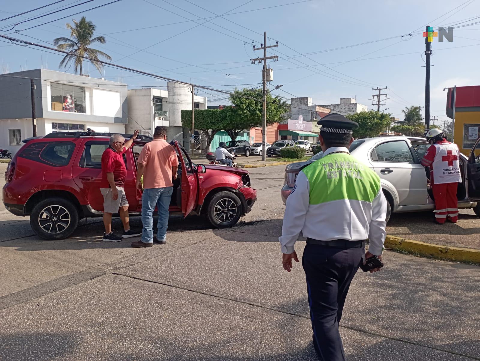 Accidente vehicular deja tres lesionados y daños por 80 mil pesos en Coatzacoalcos