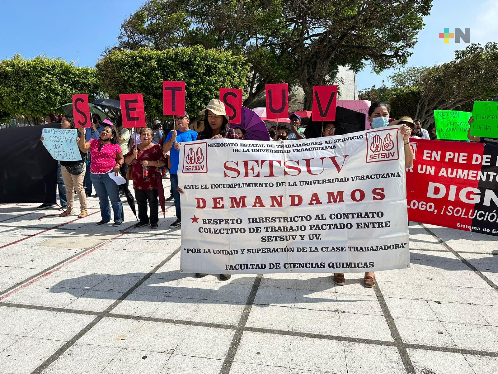 En Coatzacoalcos, integrantes de SETSUV piden aumento de 20% al salario