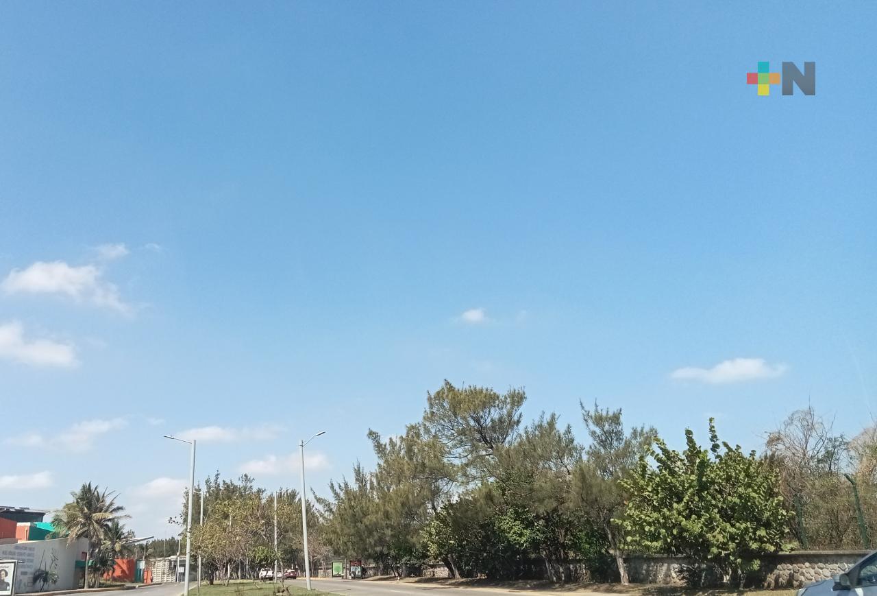 Primeras horas de la mañana con cielo mayormente despejado y ambiente frío