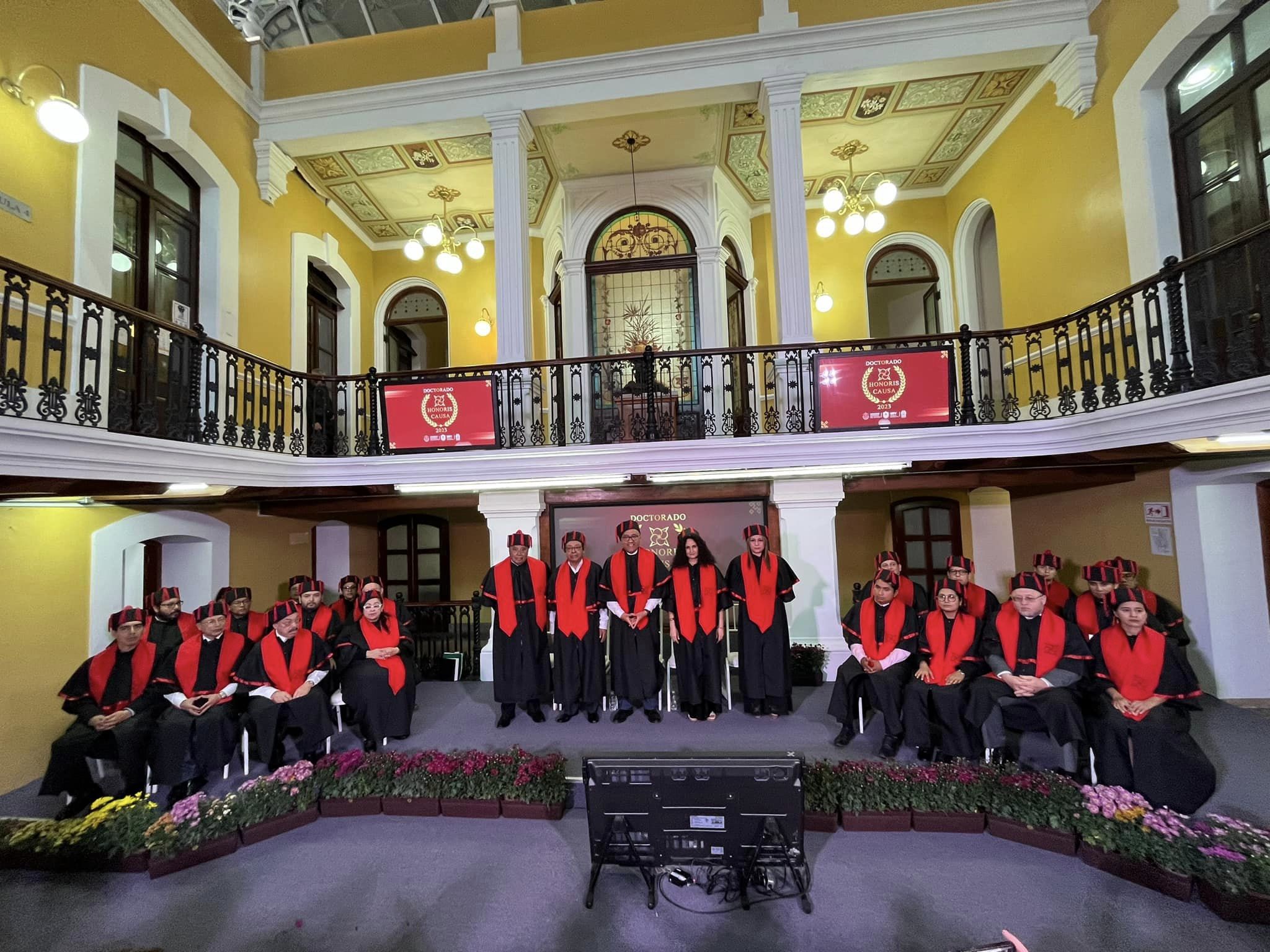 Colver entrega doctorados honoris causa a Susana Harp y Natalio Hernández