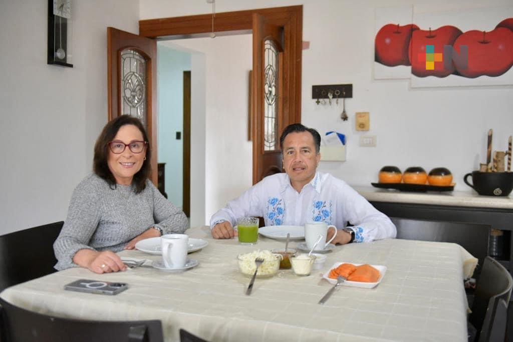 Gobernador y secretaria de Energía desayunan en Coatzacoalcos