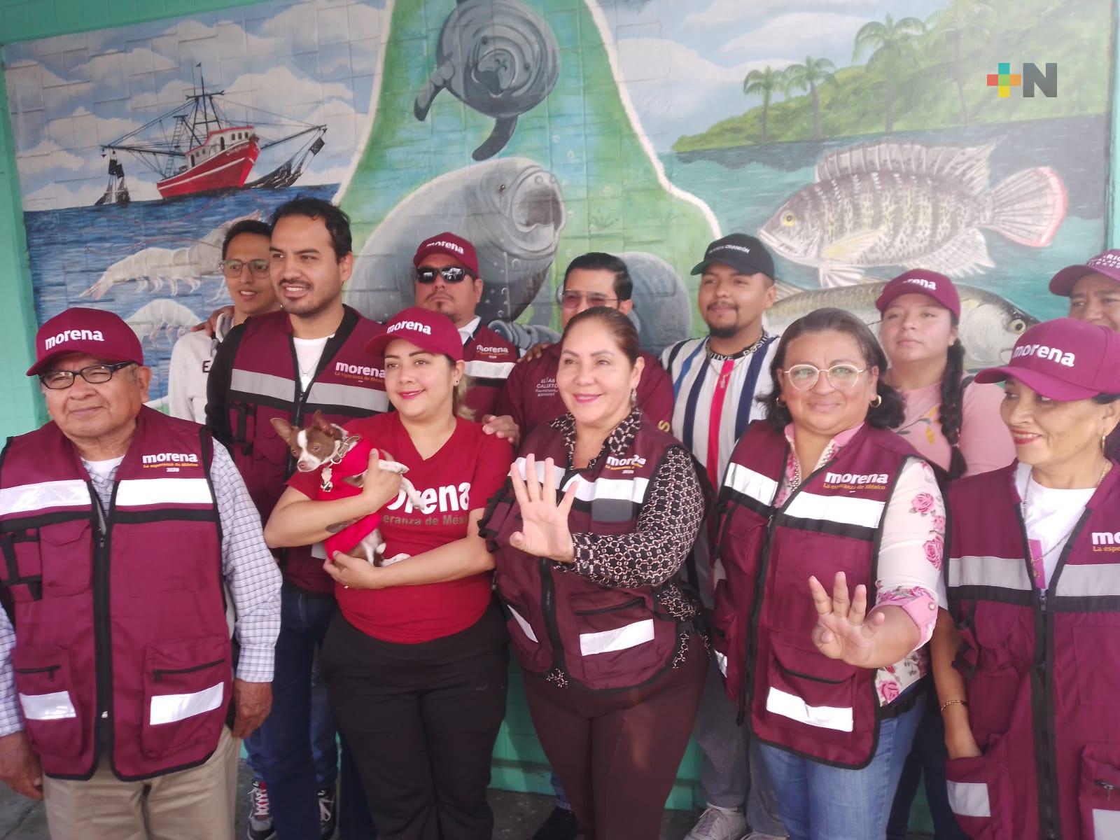Integrantes del partido Morena recorren la colonia Centro de Veracruz puerto
