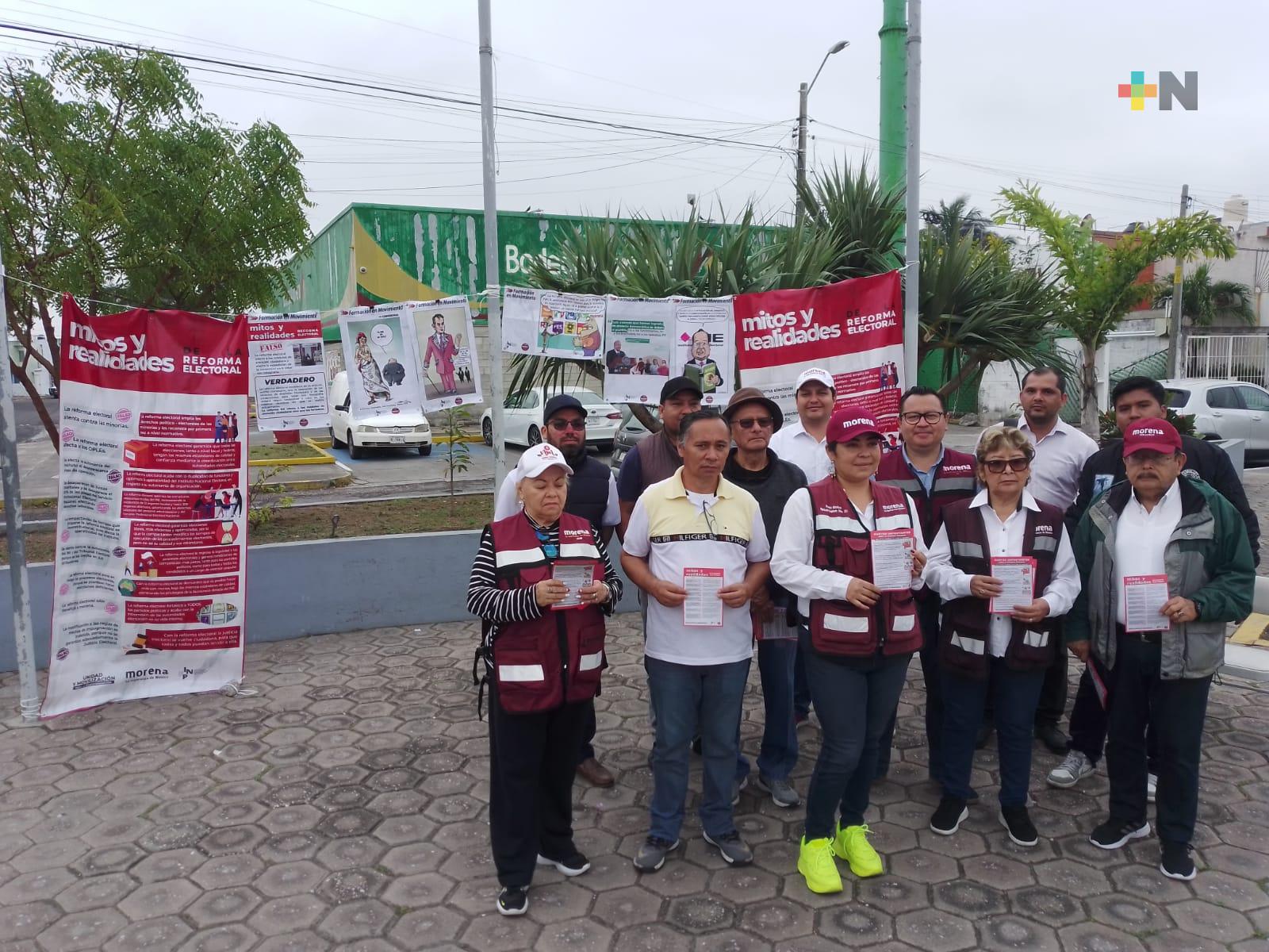 Militantes de Morena realizan jornada informativa en torno al Plan B de la reforma electoral