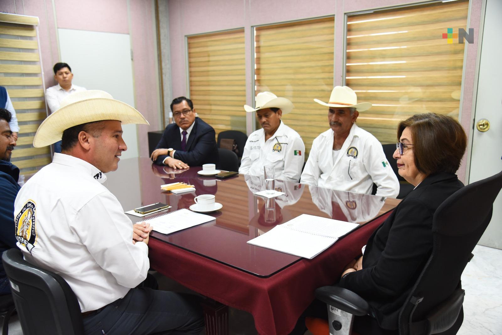 Atiende presidenta del Congreso a la asociación Jinetes de Veracruz