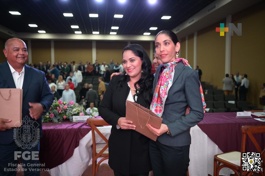 Notarios son ejemplo de honradez, lealtad profesional y confianza de la sociedad: Fiscal general