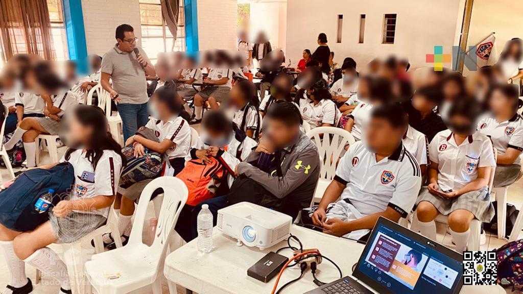Capacita UECS a alumnos de la secundaria Emiliano Zapata, en Tuxpan