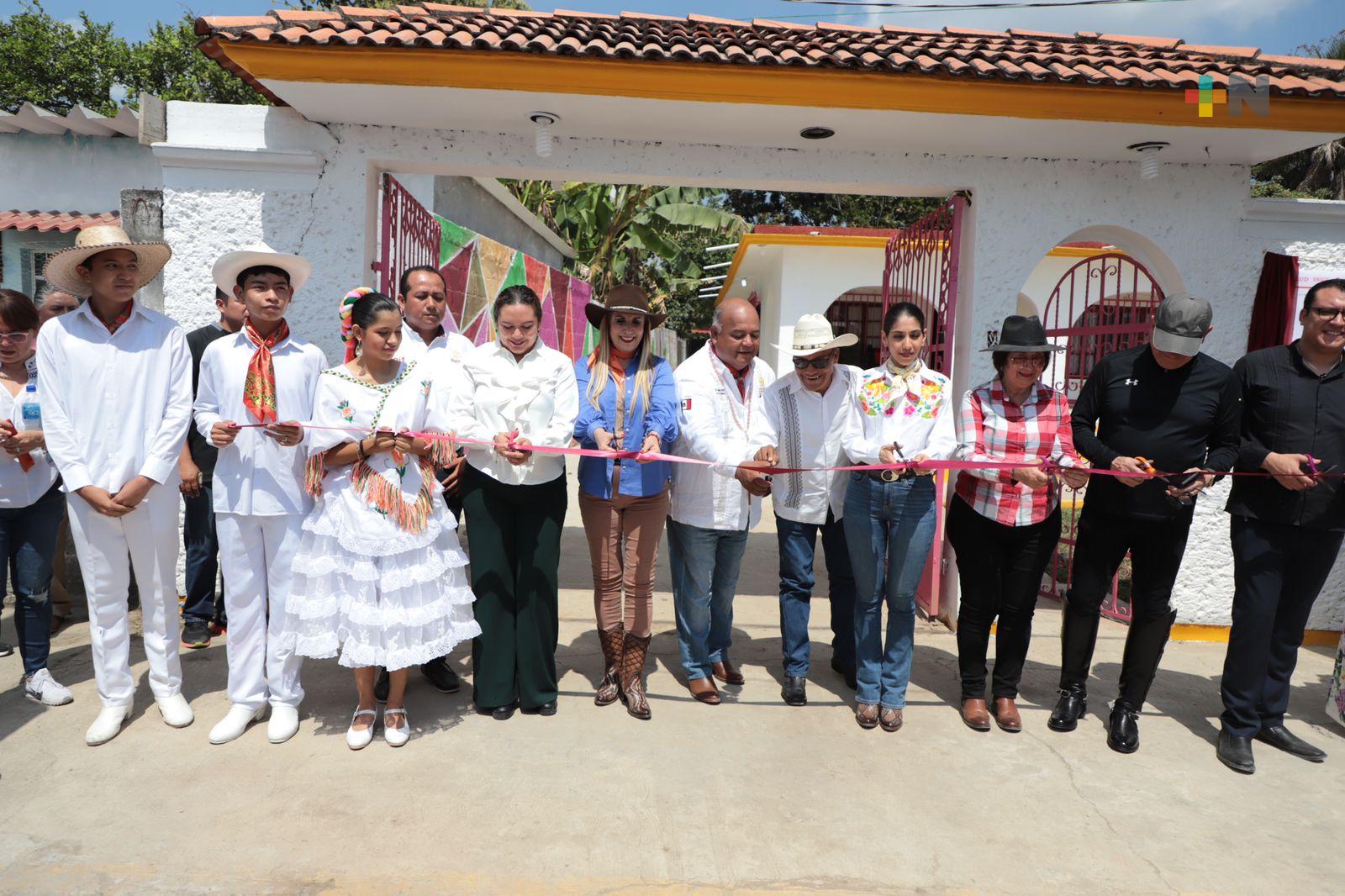 Agradece población de Otatitlán la apertura de Unidad Básica de Rehabilitación