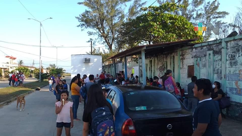 Continúa tomada escuela de Villa Allende por padres de familia