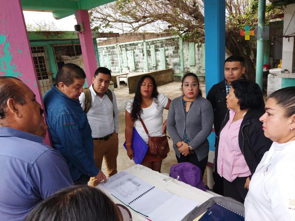 Comienza construcción de aulas en primaria de Coatza; padres logran respuesta