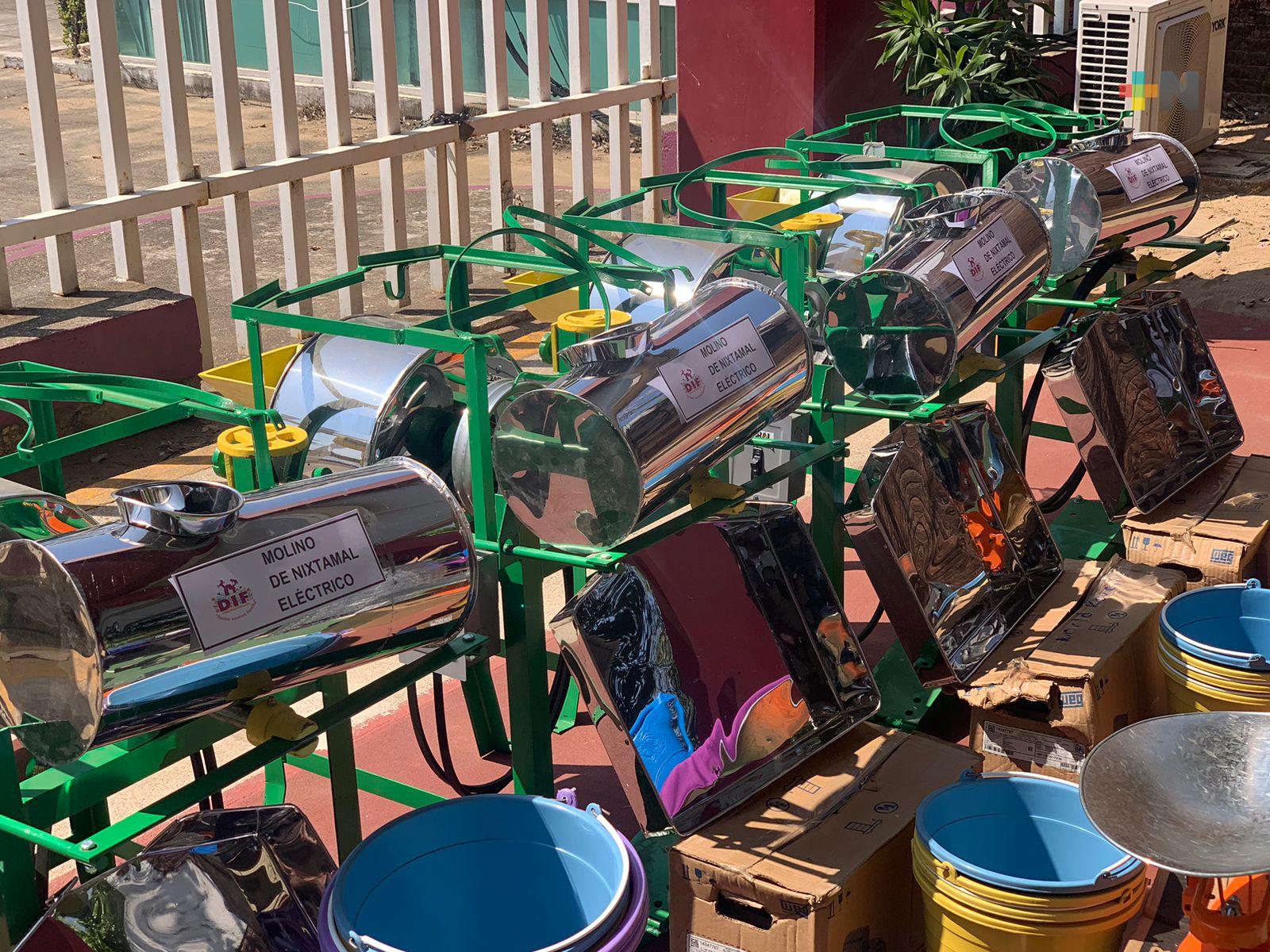 DIF Coatzacoalcos entrega materiales para proyectos productivos