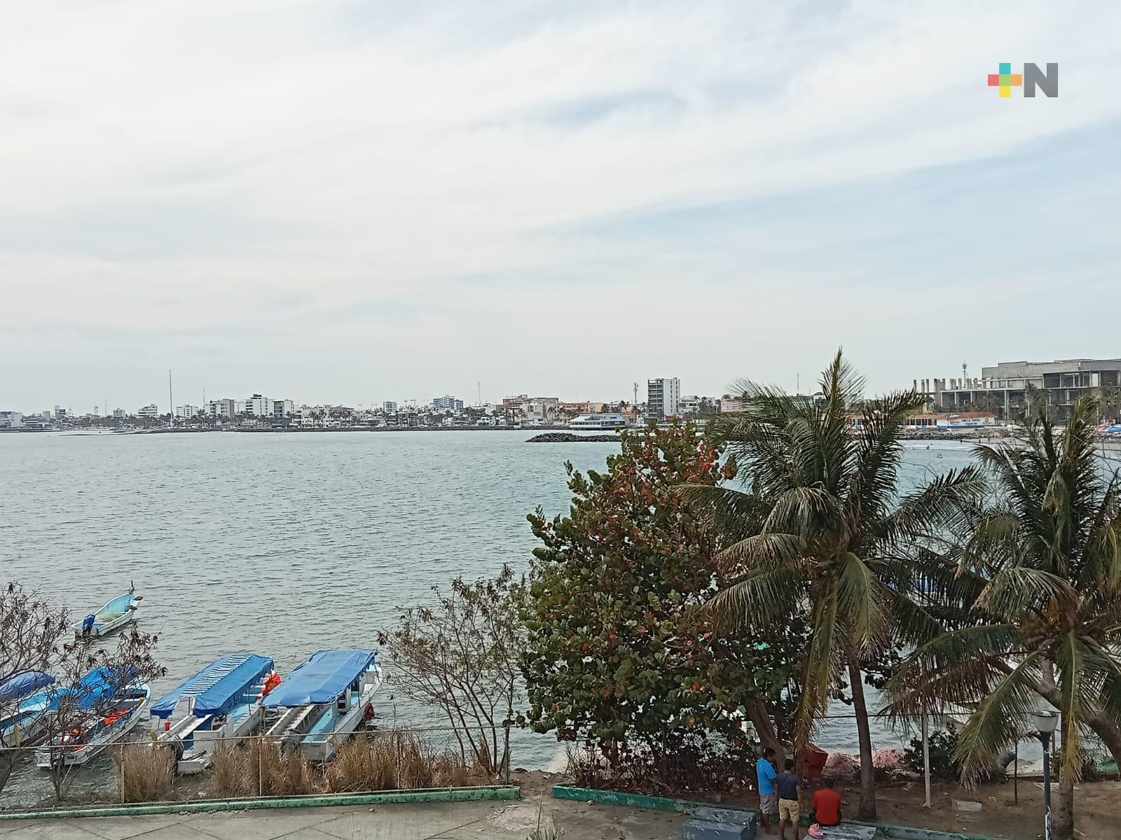 De 24 a 48 horas, surada sobre Veracruz, ambiente caluroso y seco