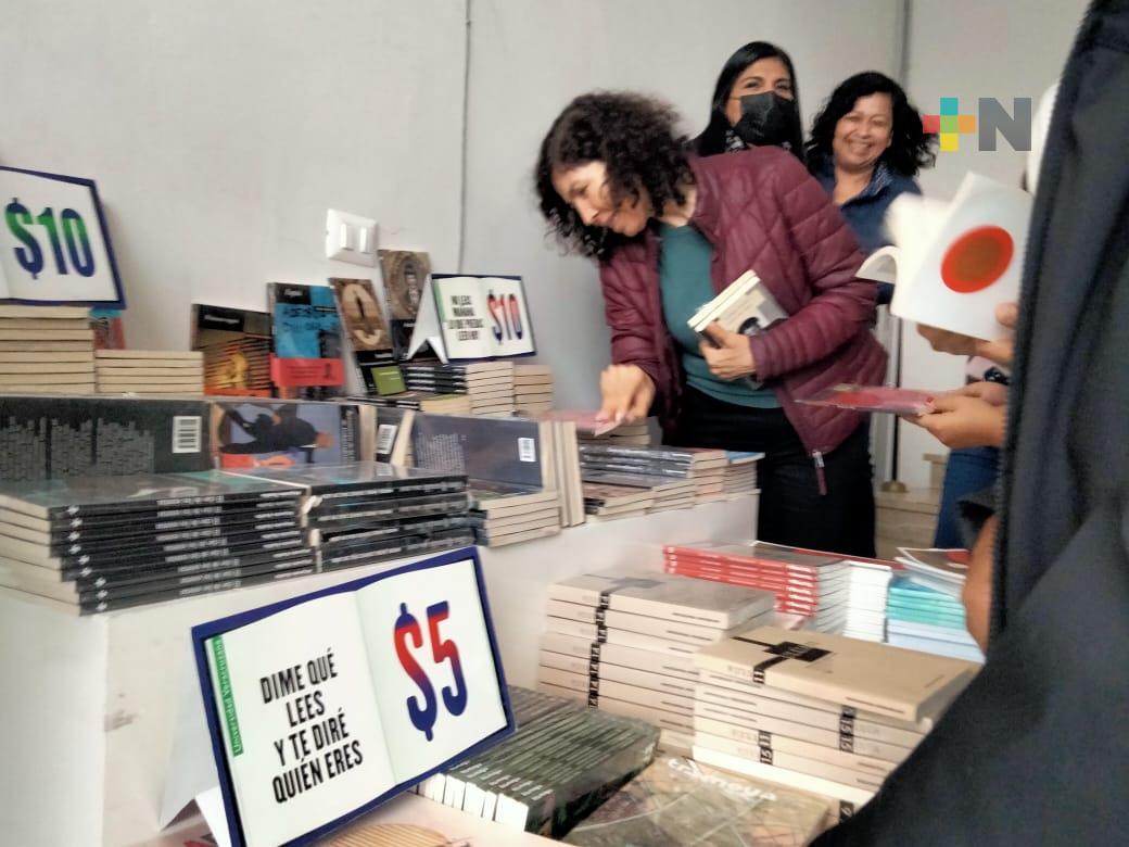 Remate de libros de Editorial UV; desde cinco pesos el ejemplar