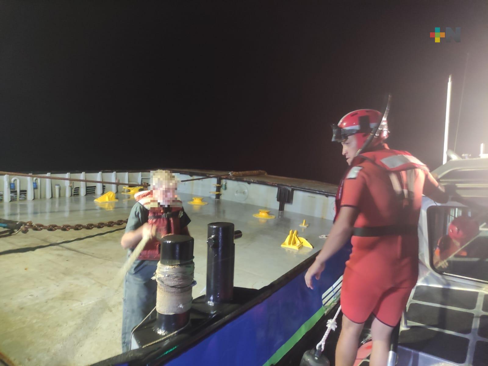 Atiende Semar a ciudadano estadounidense, estaba abordo de embarcación cerca de Antón Lizardo