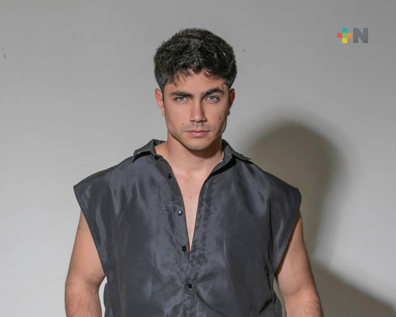 Visita el puerto de Veracruz el actor Sian Chiong; participa en serie