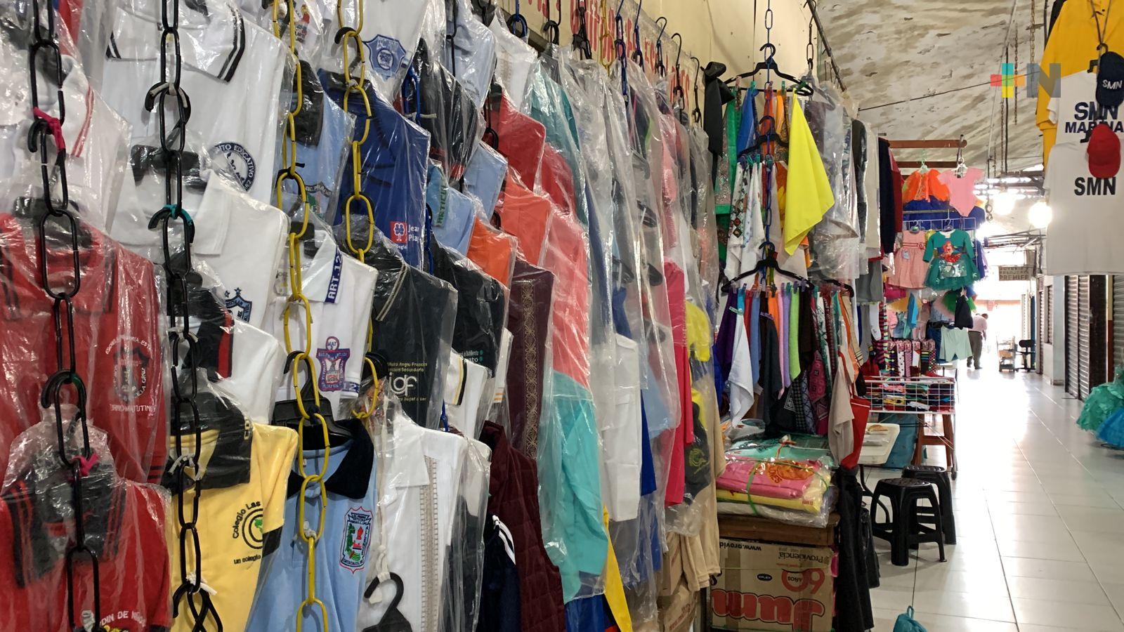 Aumenta venta y costo de uniformes escolares en Coatzacoalcos