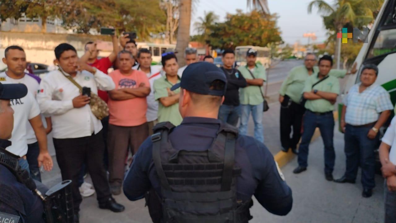 Levantan porteños bloqueo por operativos de tránsito estatal