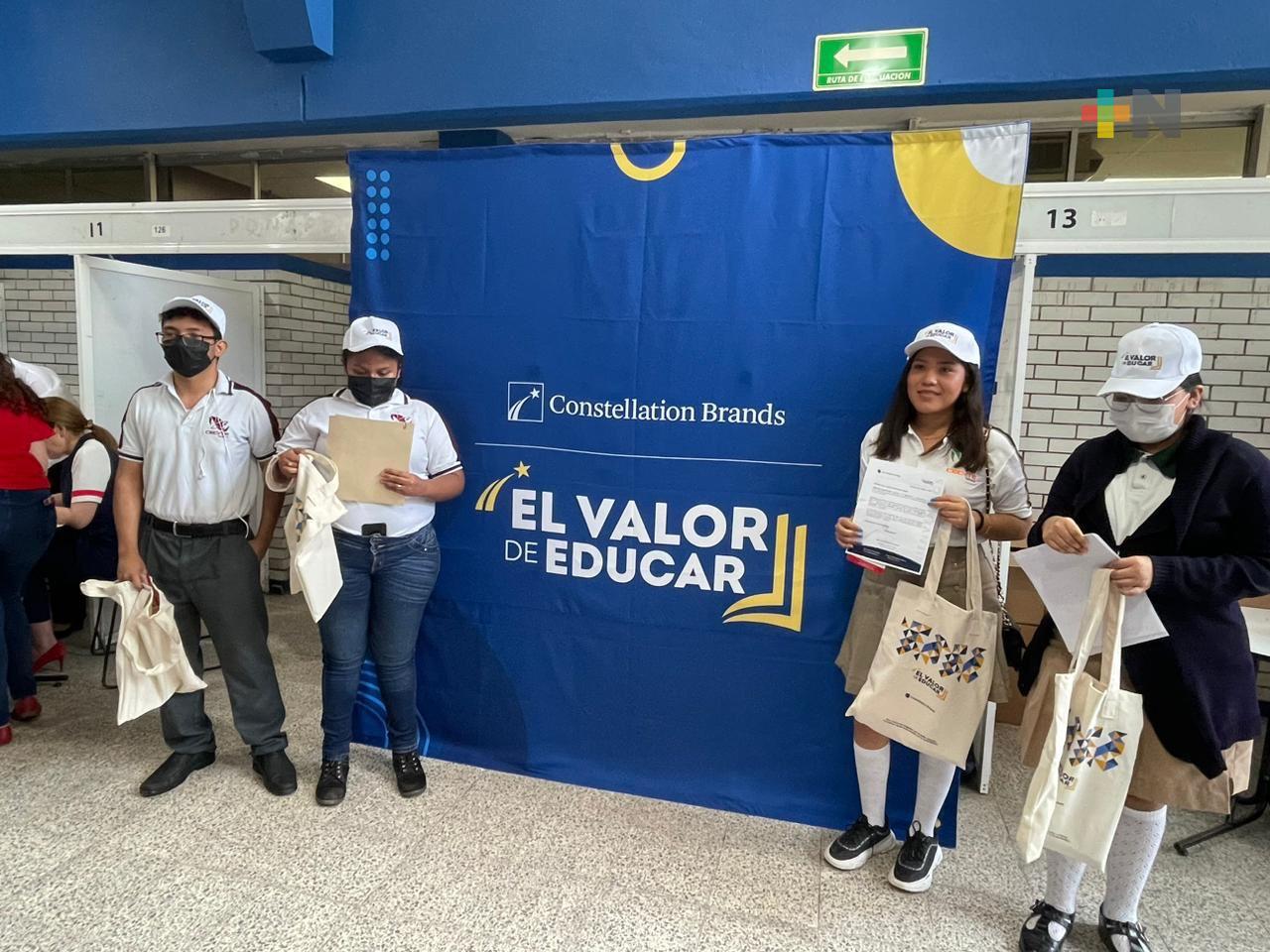 Constellation Brands entrega 500 becas a estudiantes veracruzanos