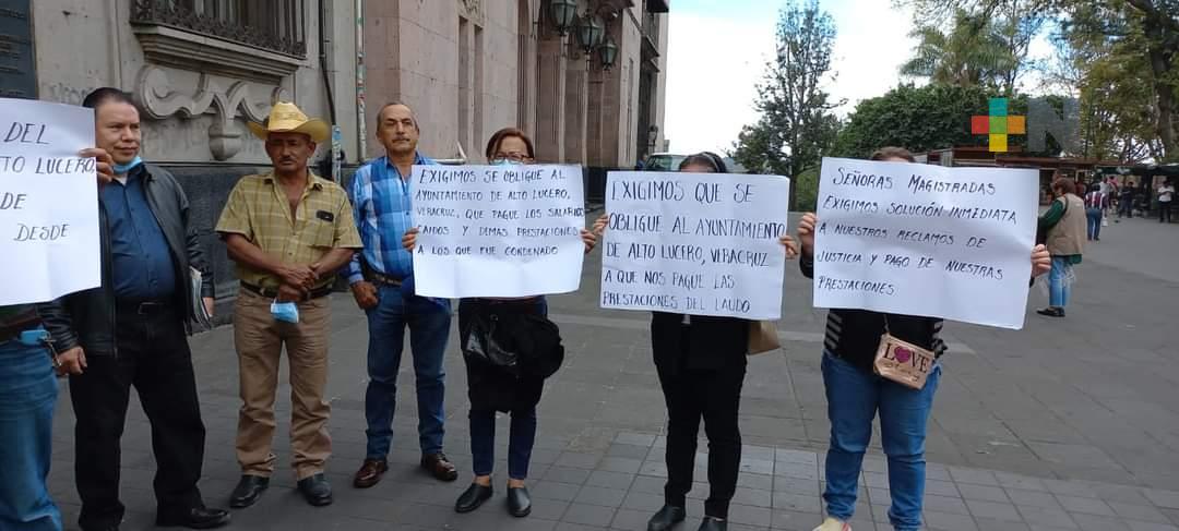 Exigen pago de laudos extrabajadores sindicalizados de Alto Lucero