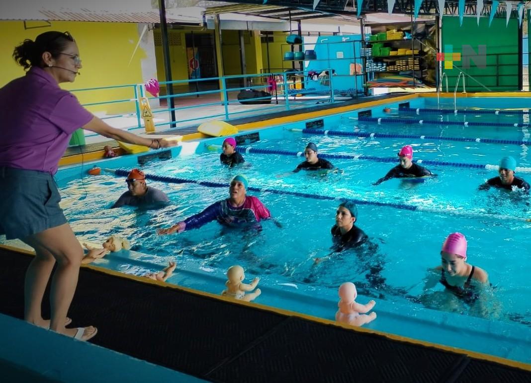 Realizan exitoso curso «Bebés y preescolares en medio acuático»