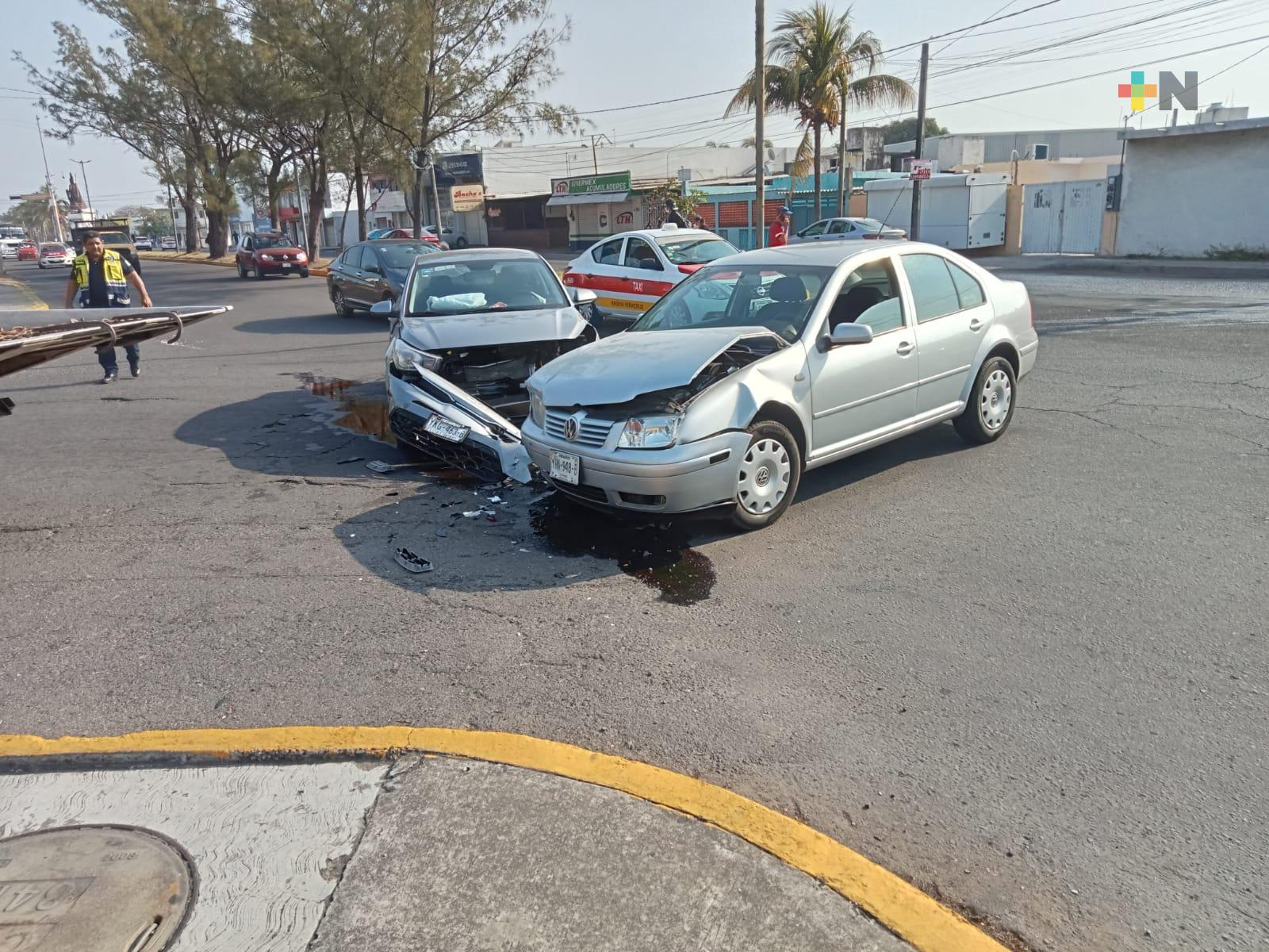 Accidente automovilístico se registró en fraccionamiento Los Pinos de Veracruz