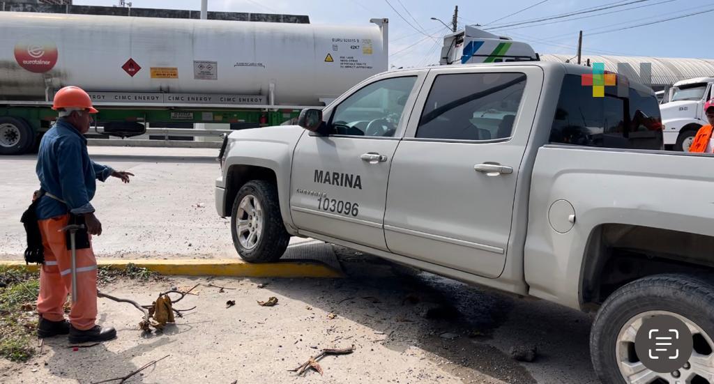 Automovilistas provocan caos en rehabilitación de avenida en Coatzacoalcos