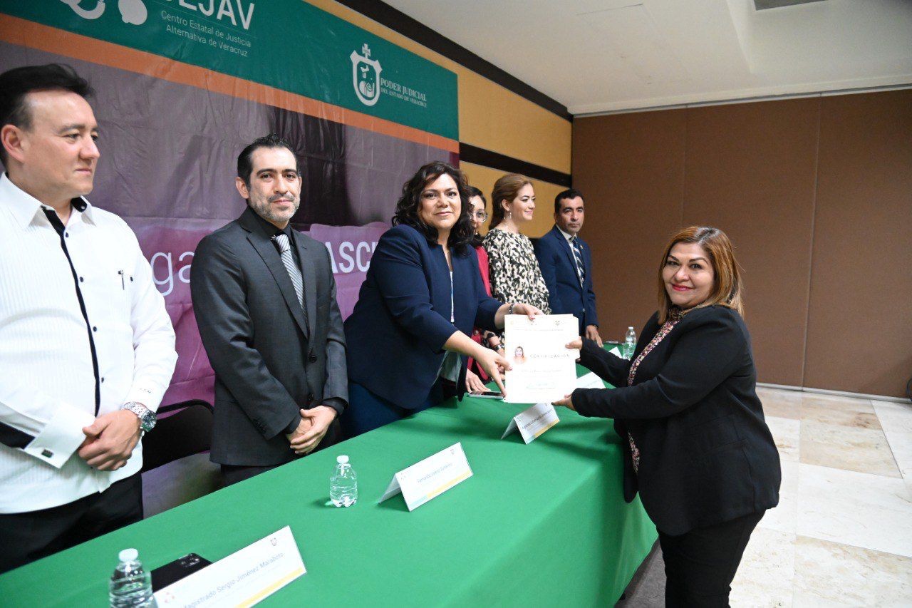 Entregan renovaciones de certificaciones a Mediadores, Conciliadores y Facilitadores del CEJAV