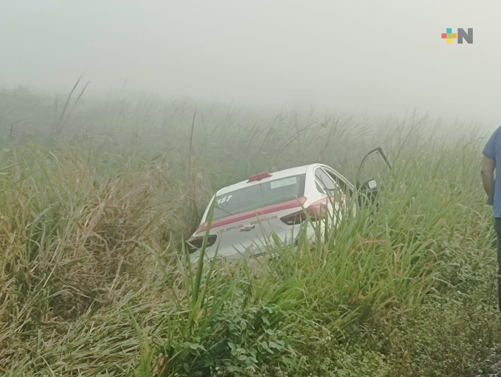 Neblina provoca que vehículos terminaran volcados en pantano
