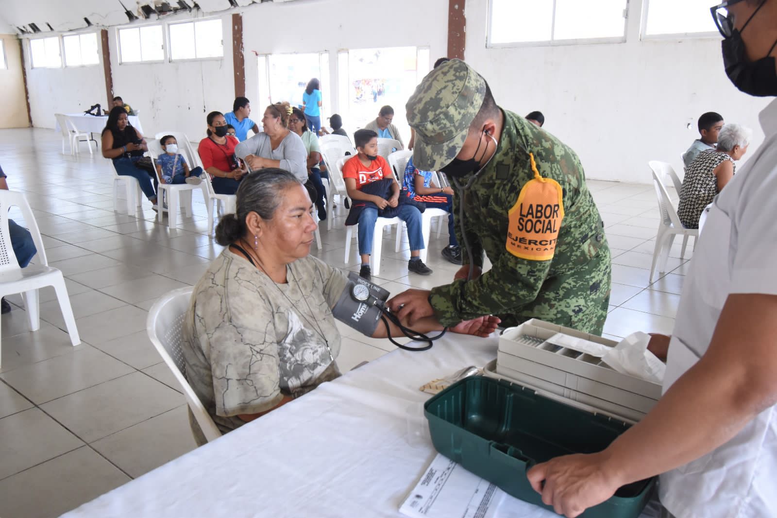 Realizan Ayuntamiento de Medellín y Sedena “Brigada Médica Militar”