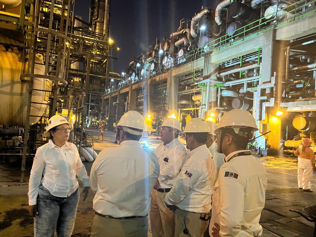 Rocío Nahle visita la refinería de Pemex Minatitlán