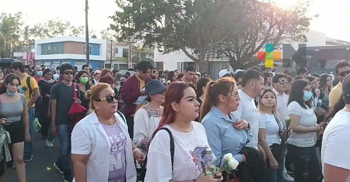 Estudiantes de la UV realizaron caminata luctuosa en Boca del Río por feminicidio de su compañera