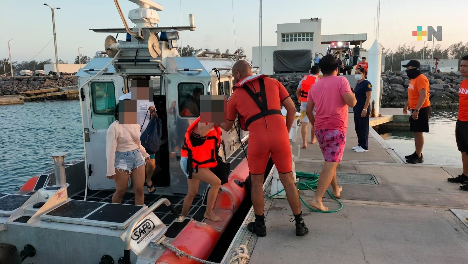 Rescata Semar a nueve personas en inmediaciones de la isla Salmedina