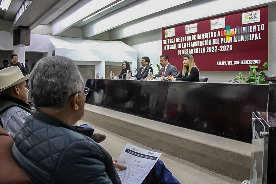 Reconoce Sefiplan a Coatzacoalcos por cumplir con plan municipal de desarrollo 2022-2025